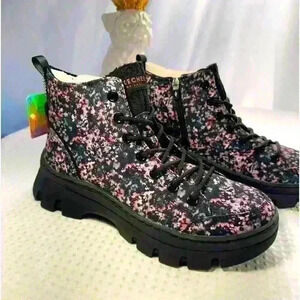 NWT, Women’s Sz 9, Skechers, Combat-like, lace up boots in floral fabric.